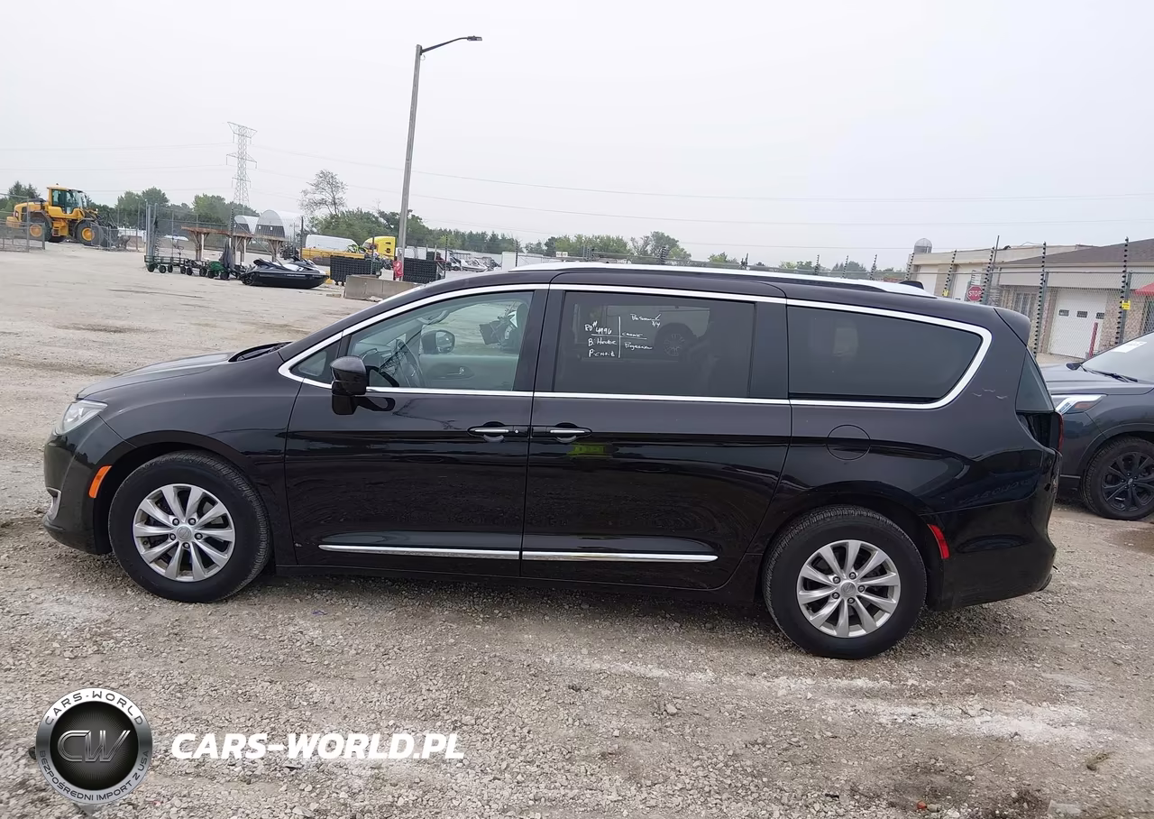 2018 Chrysler Pacifica Touring L Plus VIN:2C4RC1EG7JR330980 - 15