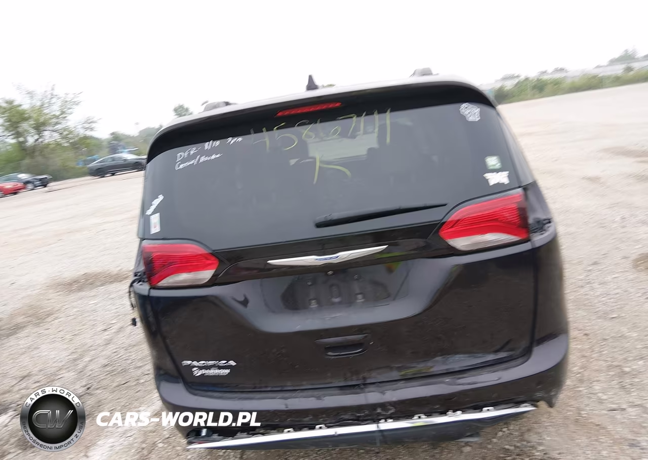 2018 Chrysler Pacifica Touring L Plus VIN:2C4RC1EG7JR330980 - 17