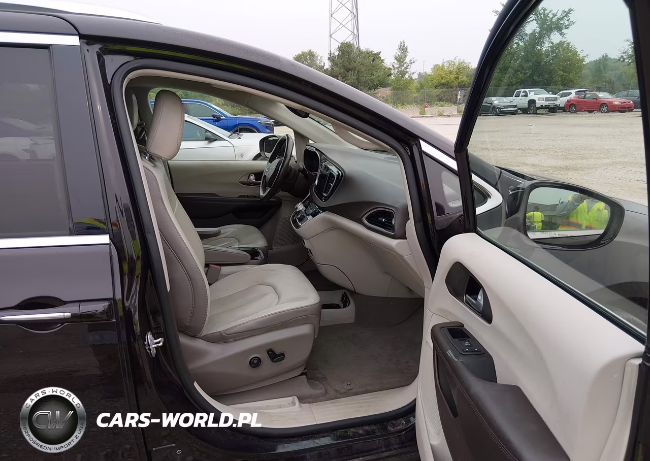 2018 Chrysler Pacifica Touring L Plus VIN:2C4RC1EG7JR330980 - 5