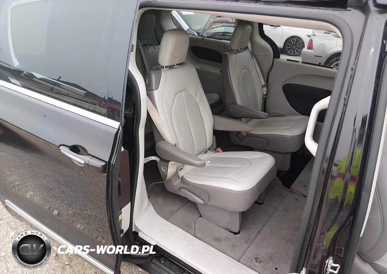 2018 Chrysler Pacifica Touring L Plus VIN:2C4RC1EG7JR330980 - 8