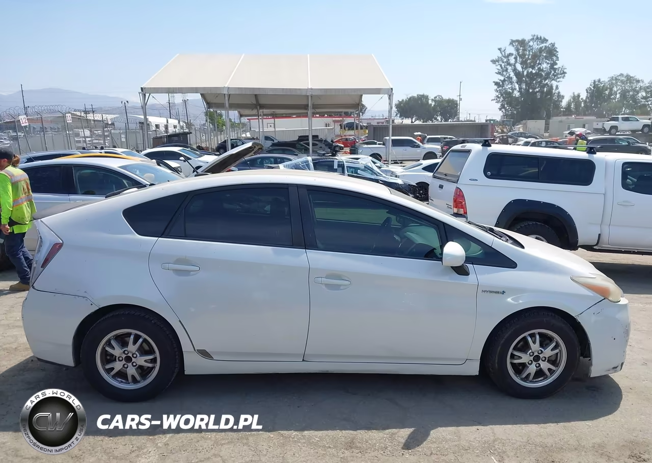 2011 Toyota Prius Two VIN:JTDKN3DU0B0260703 - 13