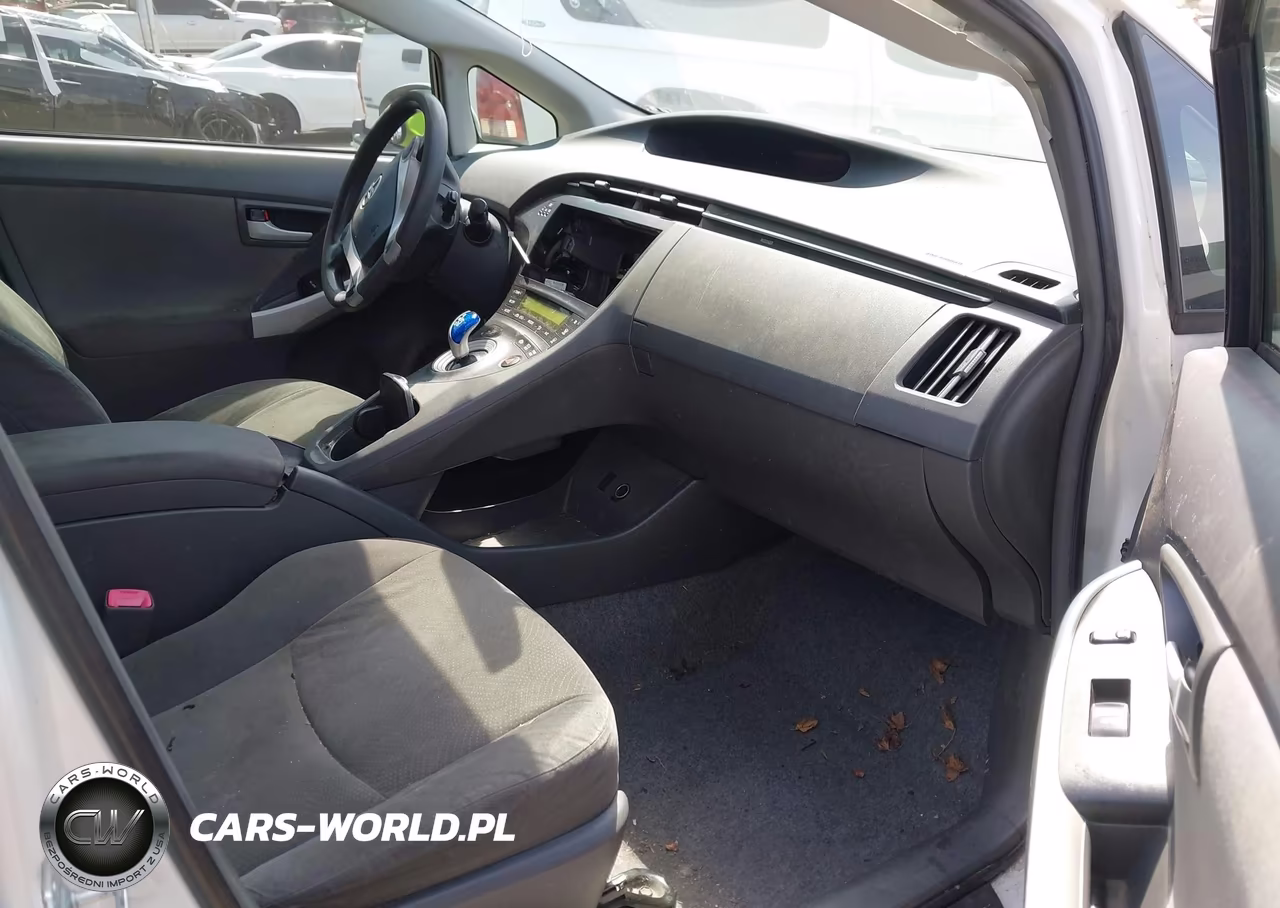 2011 Toyota Prius Two VIN:JTDKN3DU0B0260703 - 5