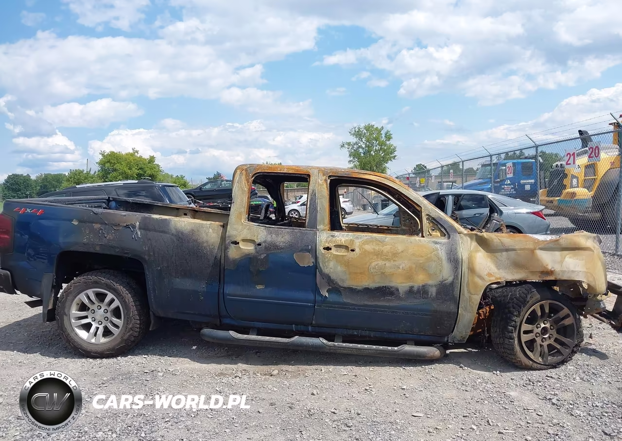 2018 Chevrolet Silverado 1500 1Lt VIN:2GCVKREC8J1111456 - 13