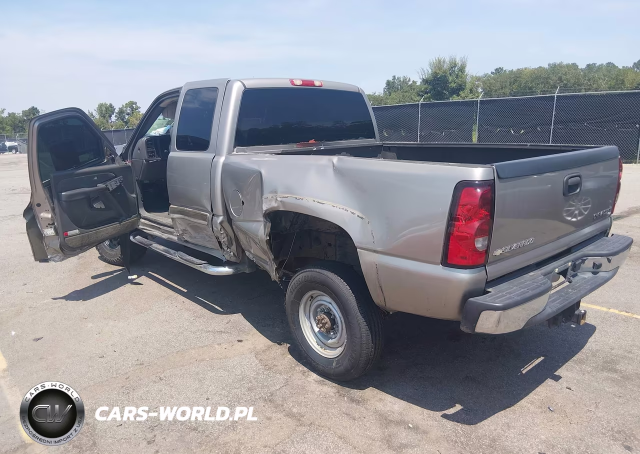 2003 Chevrolet Silverado 2500Hd Ls VIN:1GCHC29183E103434 - 3