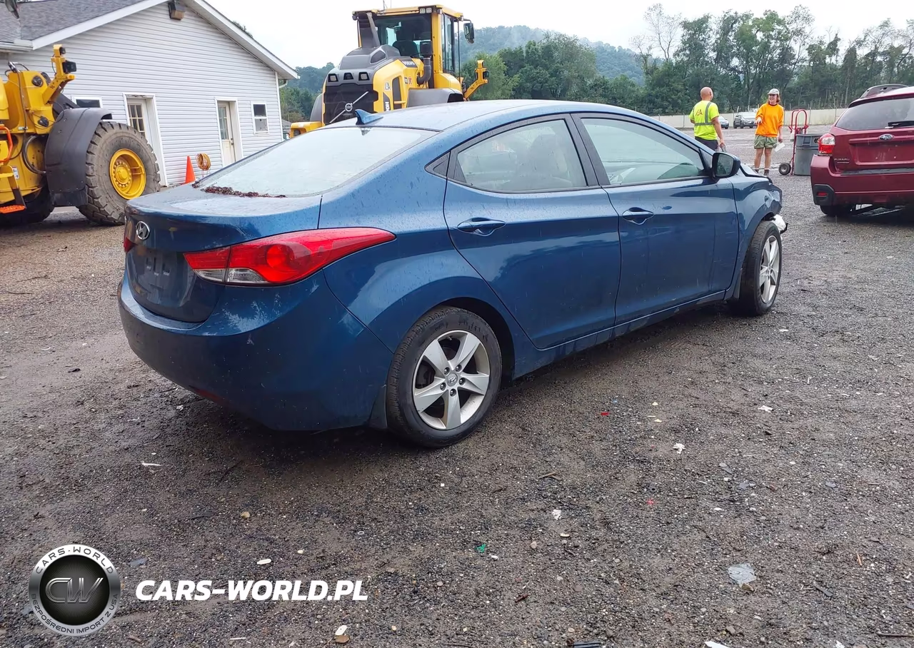 2013 Hyundai Elantra Gls VIN:KMHDH4AE0DU947495 - 4