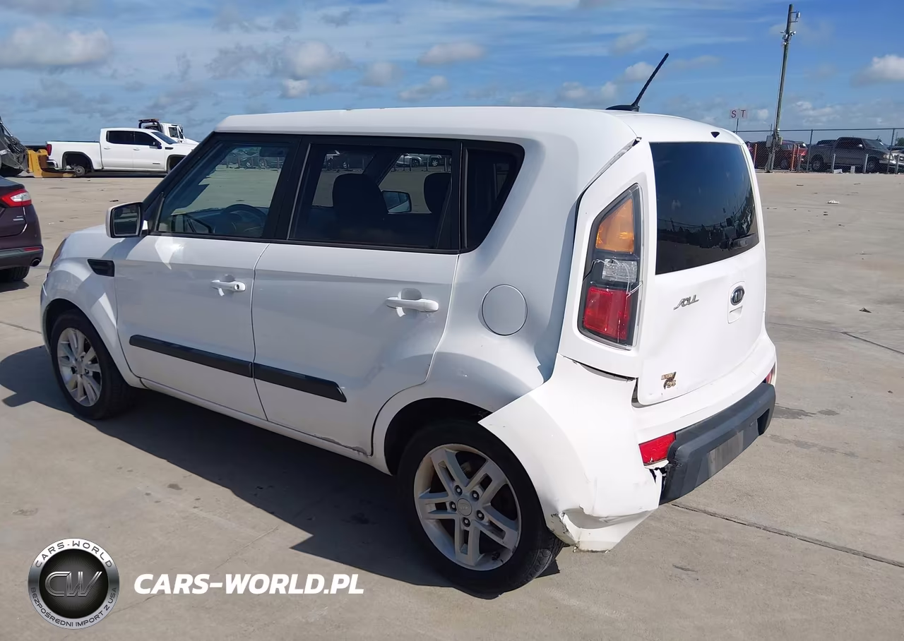 2011 Kia Soul + VIN:KNDJT2A21B7711126 - 3