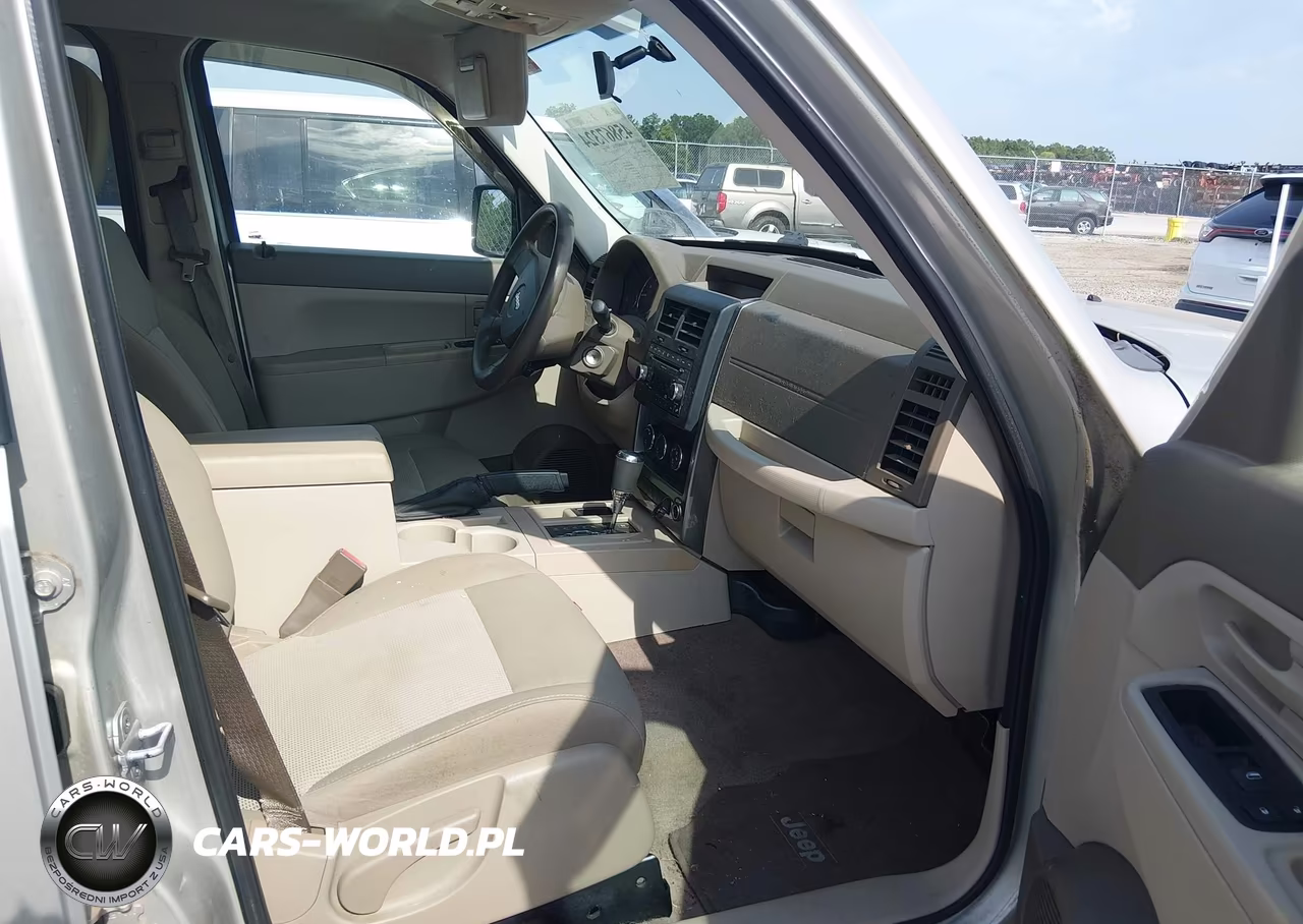 2008 Jeep Liberty Sport VIN:1J8GP28K78W156176 - 5