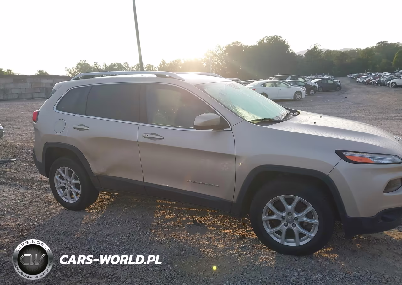 2015 Jeep Cherokee Latitude VIN:1C4PJMCS7FW546171 - 13