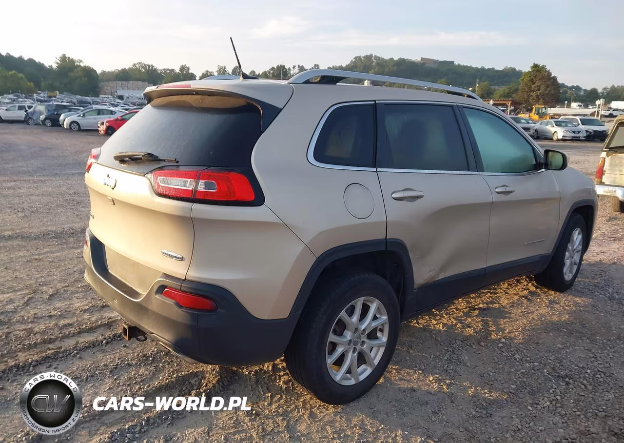 2015 Jeep Cherokee Latitude VIN:1C4PJMCS7FW546171 - 4