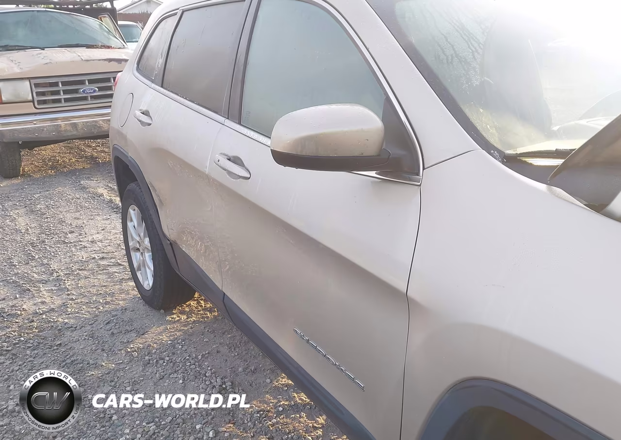 2015 Jeep Cherokee Latitude VIN:1C4PJMCS7FW546171 - 6