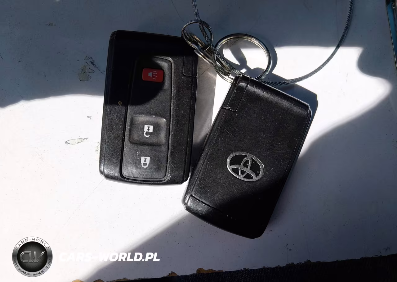 2008 Toyota Prius VIN:JTDKB20U383301566 - 11