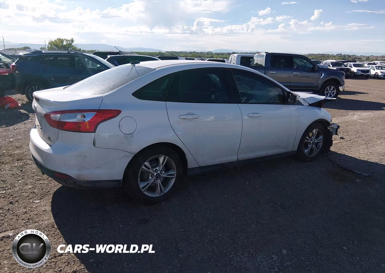 2014 Ford Focus Se VIN:1FADP3F25EL247209 - 4