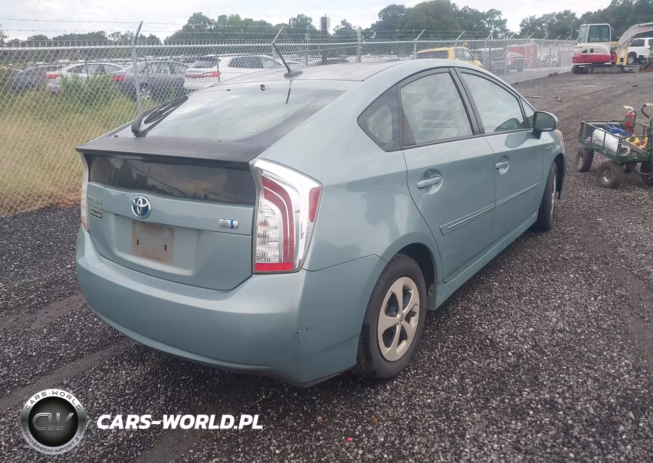 2013 Toyota Prius Three VIN:JTDKN3DU9D5580785 - 4
