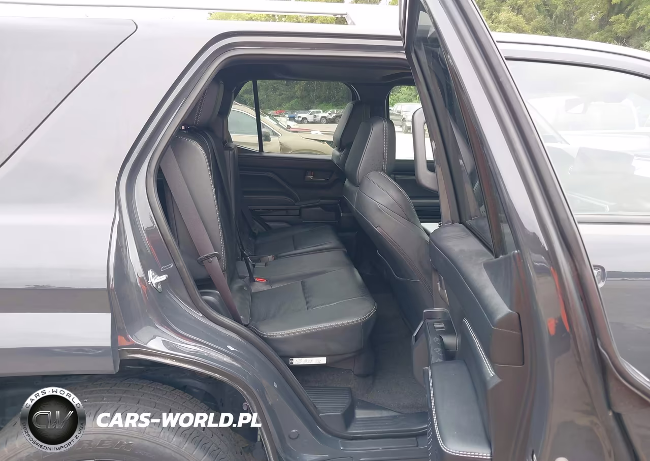 2025 Toyota 4Runner Limited VIN:JTEVA5BR9S5071064 - 8