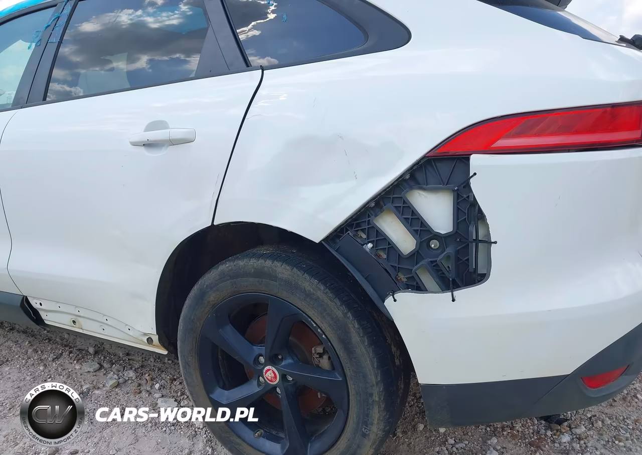 2018 Jaguar F-Pace 25T Premium VIN:SADCJ2FX4JA254014 - 6