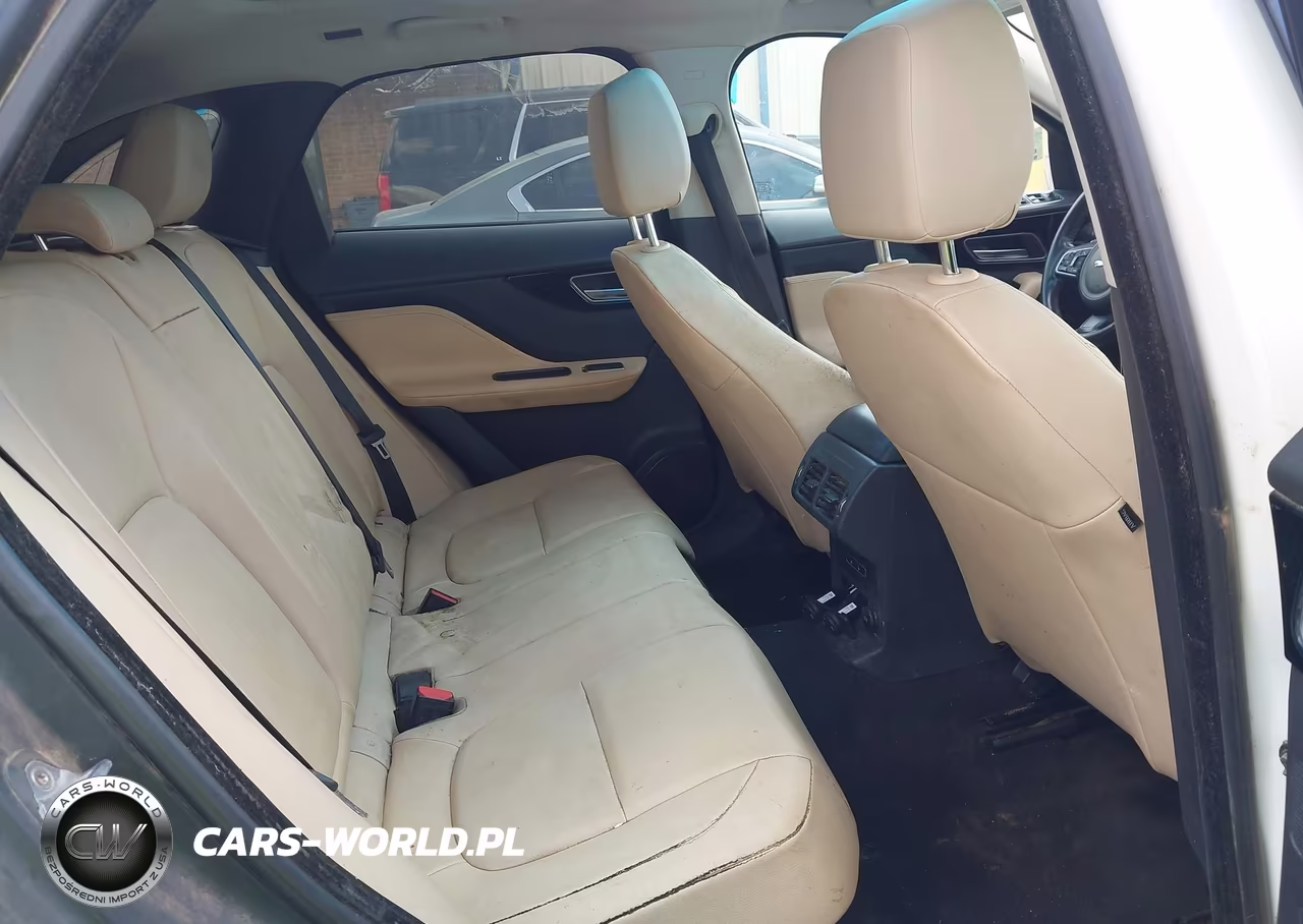 2018 Jaguar F-Pace 25T Premium VIN:SADCJ2FX4JA254014 - 8