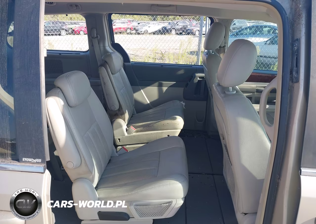 2009 Chrysler Town & Country Touring VIN:2A8HR54149R676603 - 8