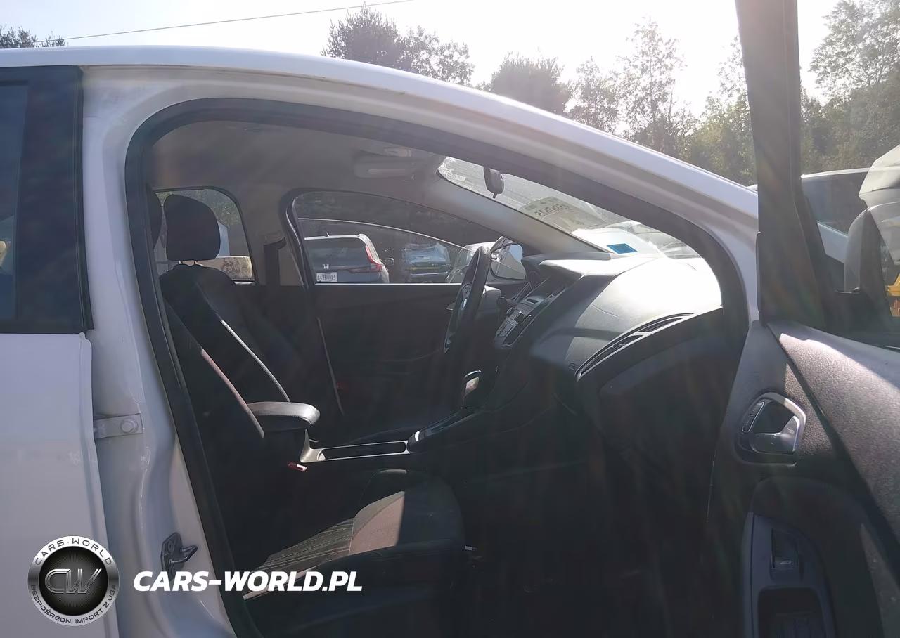 2015 Ford Focus Se VIN:1FADP3F22FL201449 - 5