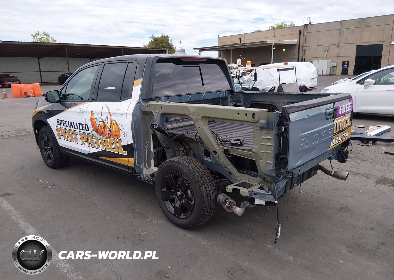2025 Honda Ridgeline Black Edition VIN:5FPYK3F82SB045531 - 3