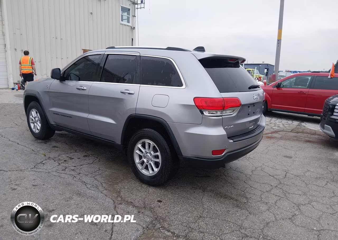 2018 Jeep Grand Cherokee Laredo E 4X4 VIN:1C4RJFAG2JC456956 - 3