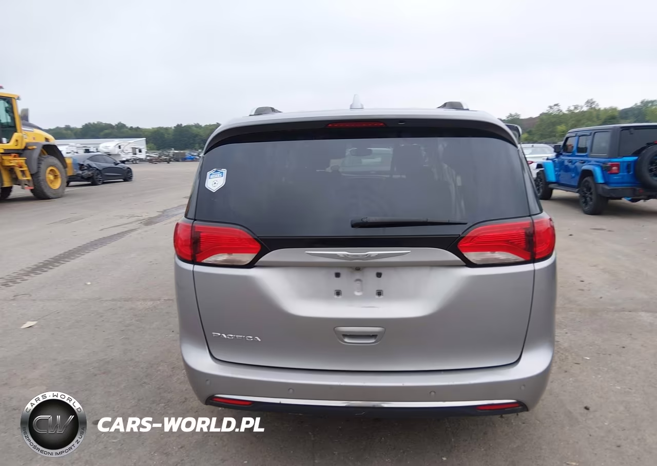 2017 Chrysler Pacifica Touring-L Plus VIN:2C4RC1EG7HR520000 - 16