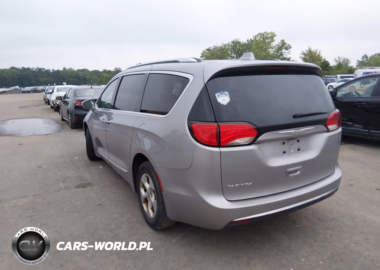 2017 Chrysler Pacifica Touring-L Plus VIN:2C4RC1EG7HR520000 - 3