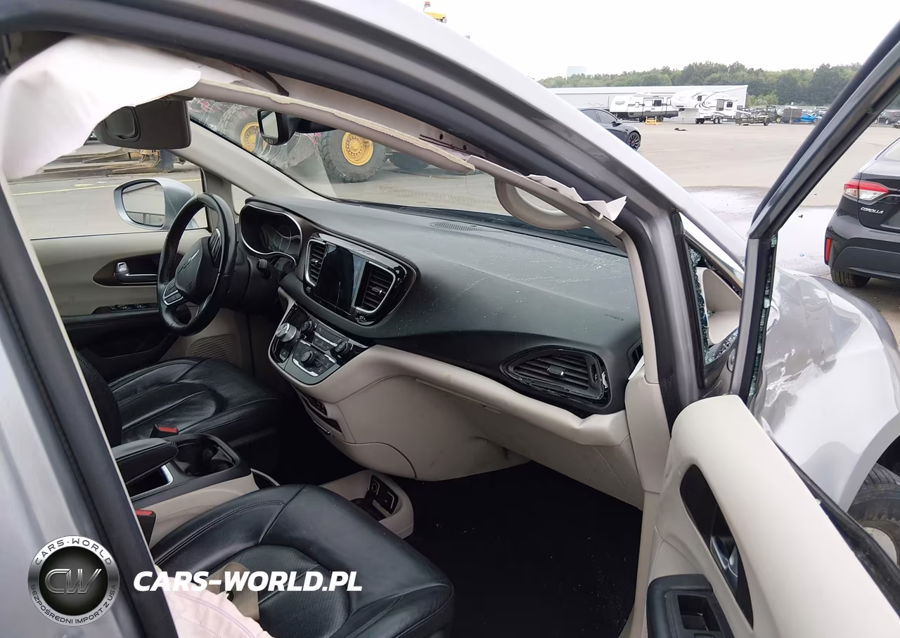 2017 Chrysler Pacifica Touring-L Plus VIN:2C4RC1EG7HR520000 - 5