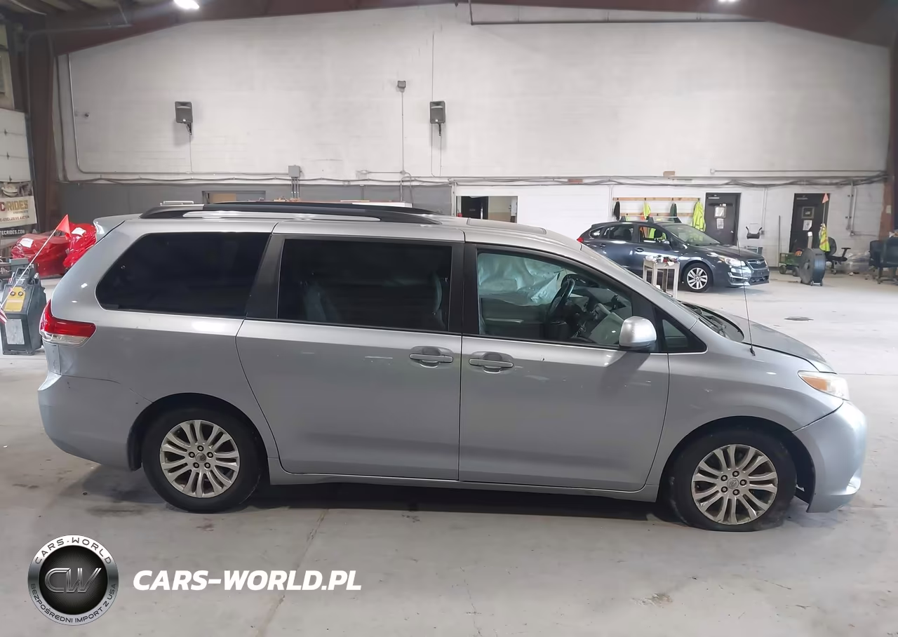 2013 Toyota Sienna Xle V6 8 Passenger VIN:5TDYK3DC5DS388669 - 13