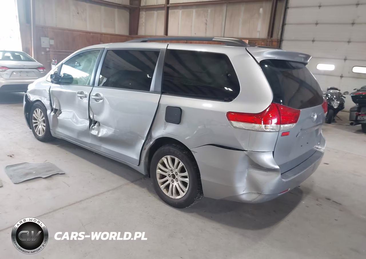 2013 Toyota Sienna Xle V6 8 Passenger VIN:5TDYK3DC5DS388669 - 3