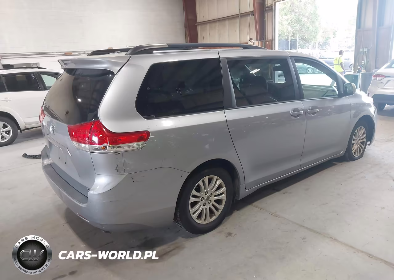 2013 Toyota Sienna Xle V6 8 Passenger VIN:5TDYK3DC5DS388669 - 4