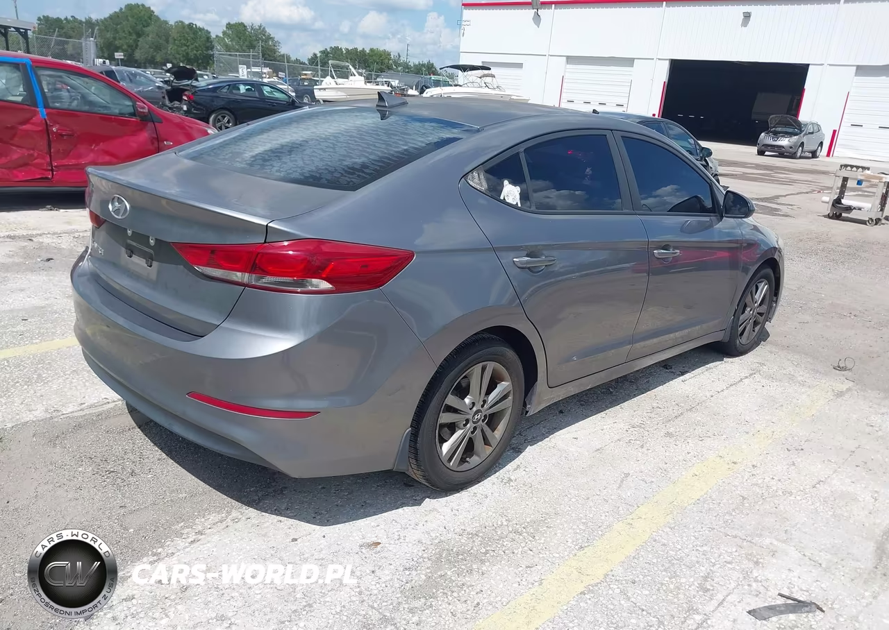 2018 Hyundai Elantra Sel VIN:5NPD84LF1JH250160 - 4