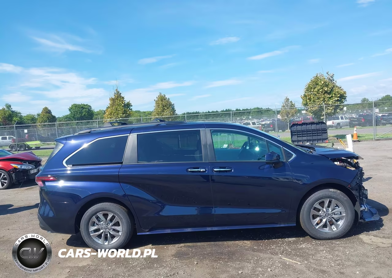 2026 Toyota Sienna Xle VIN:5TDYSKFC7TS258804 - 14