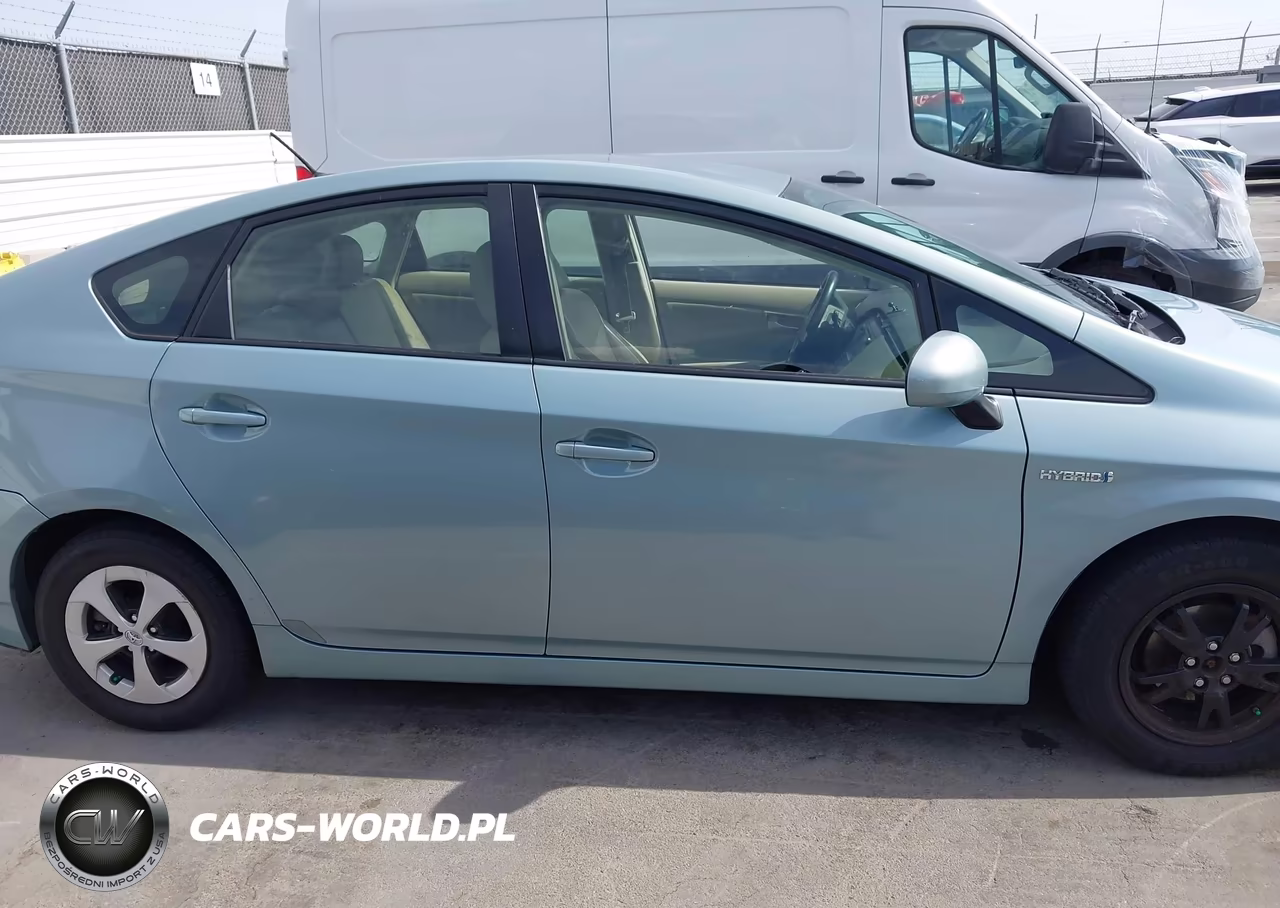 2013 Toyota Prius Four VIN:JTDKN3DU6D5644670 - 13