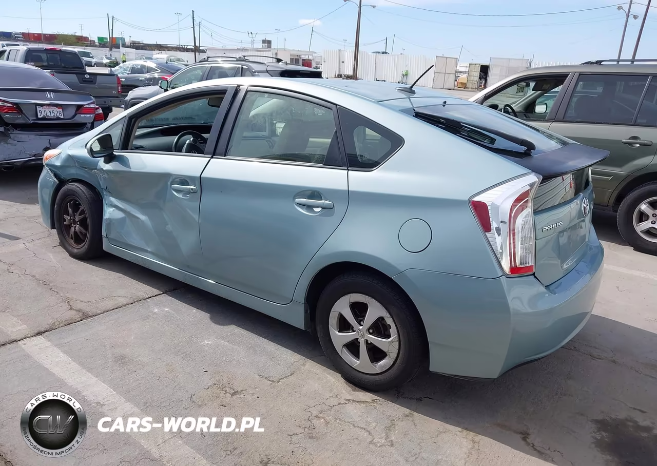 2013 Toyota Prius Four VIN:JTDKN3DU6D5644670 - 3