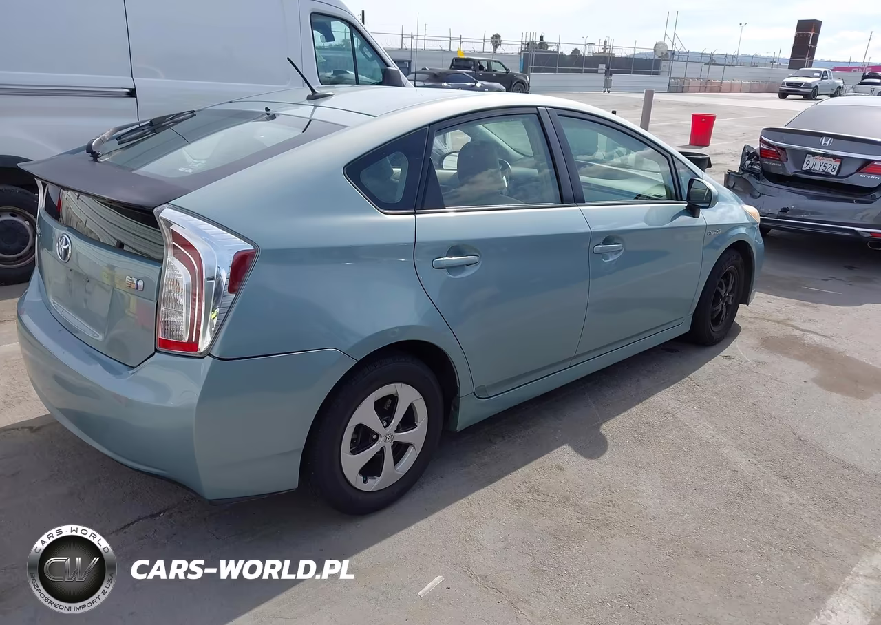 2013 Toyota Prius Four VIN:JTDKN3DU6D5644670 - 4