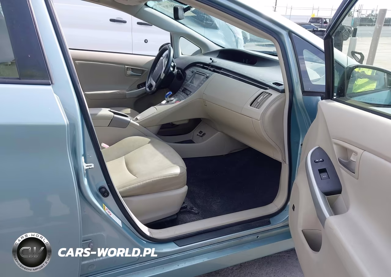 2013 Toyota Prius Four VIN:JTDKN3DU6D5644670 - 5