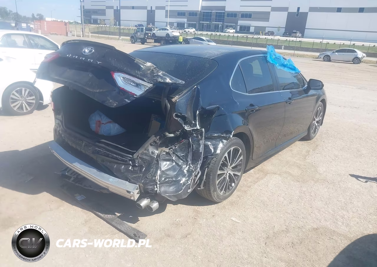 2018 Toyota Camry Se VIN:JTNB11HK7J3068924 - 4