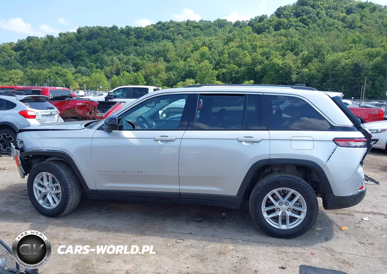 2023 Jeep Grand Cherokee Laredo 4X4 VIN:1C4RJHAGXP8851216 - 15