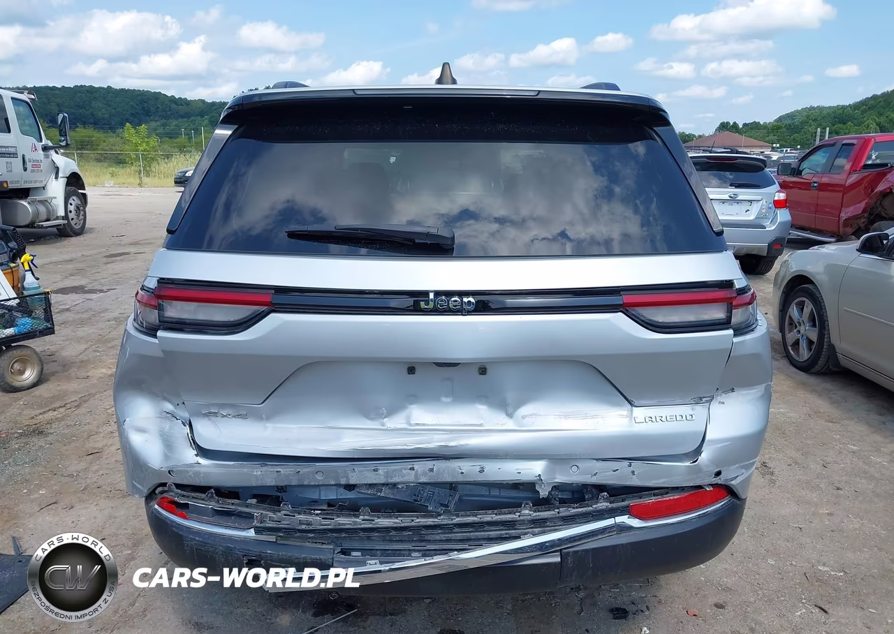 2023 Jeep Grand Cherokee Laredo 4X4 VIN:1C4RJHAGXP8851216 - 17