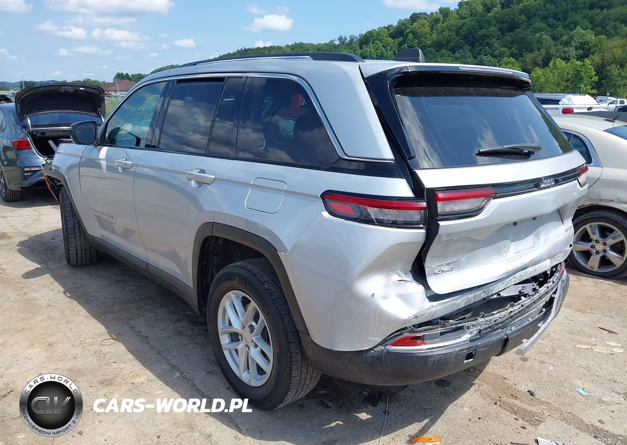 2023 Jeep Grand Cherokee Laredo 4X4 VIN:1C4RJHAGXP8851216 - 3