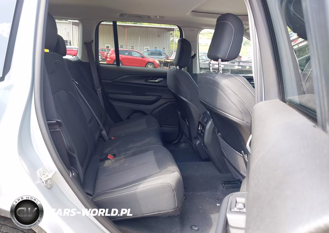 2023 Jeep Grand Cherokee Laredo 4X4 VIN:1C4RJHAGXP8851216 - 8