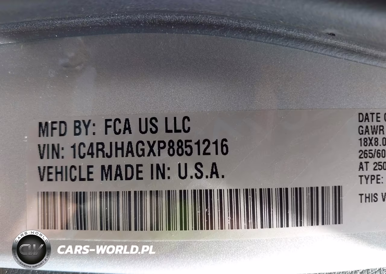 2023 Jeep Grand Cherokee Laredo 4X4 VIN:1C4RJHAGXP8851216 - 9