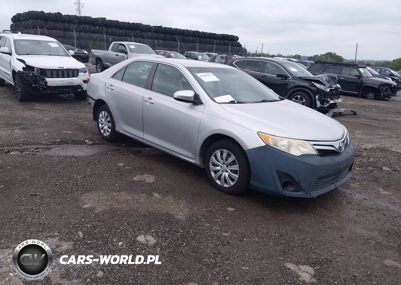 2014 Toyota Camry Le – zdjęcie 1 z 16