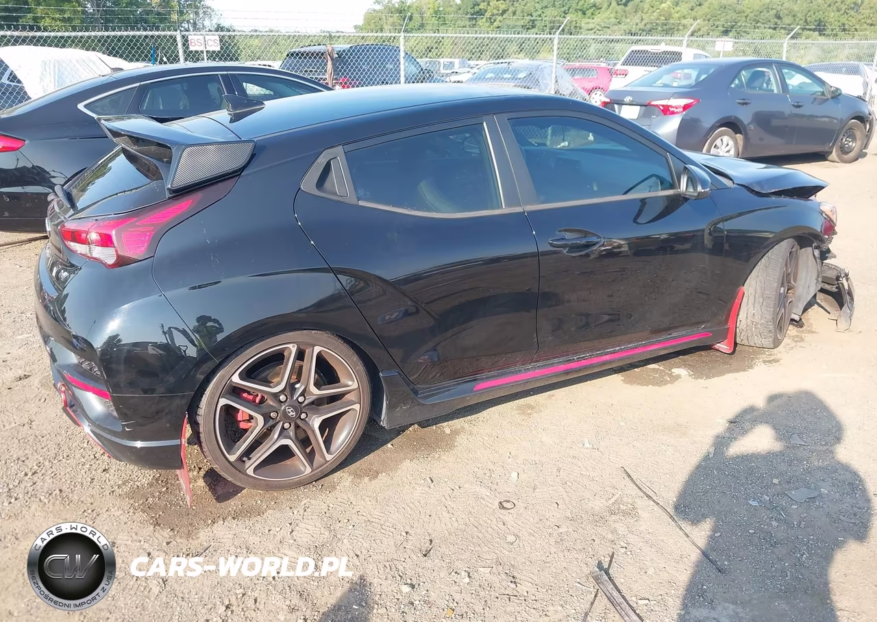 2022 Hyundai Veloster N VIN:KMHT36AH7NU011987 - 4