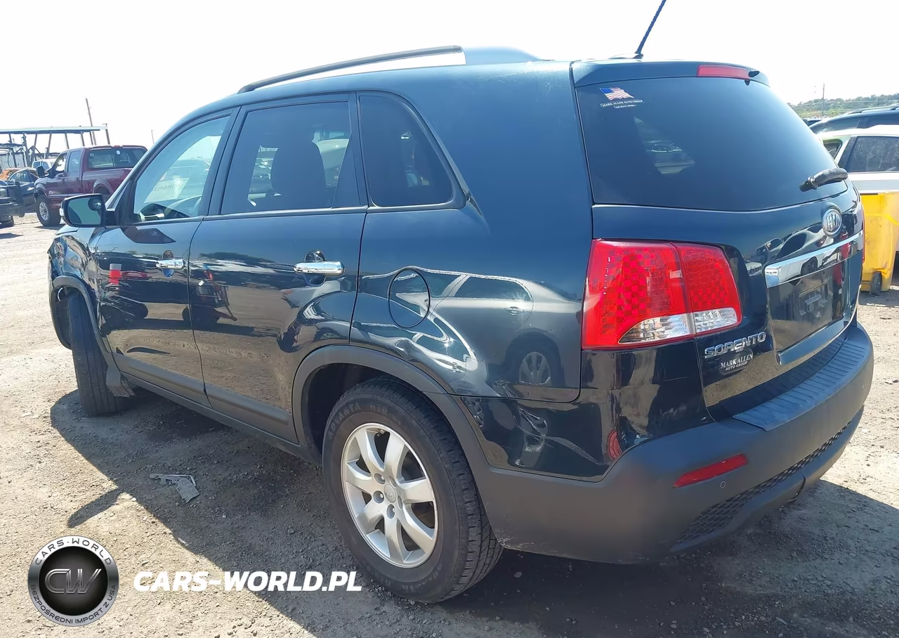 2013 Kia Sorento Lx VIN:5XYKT3A63DG382531 - 3