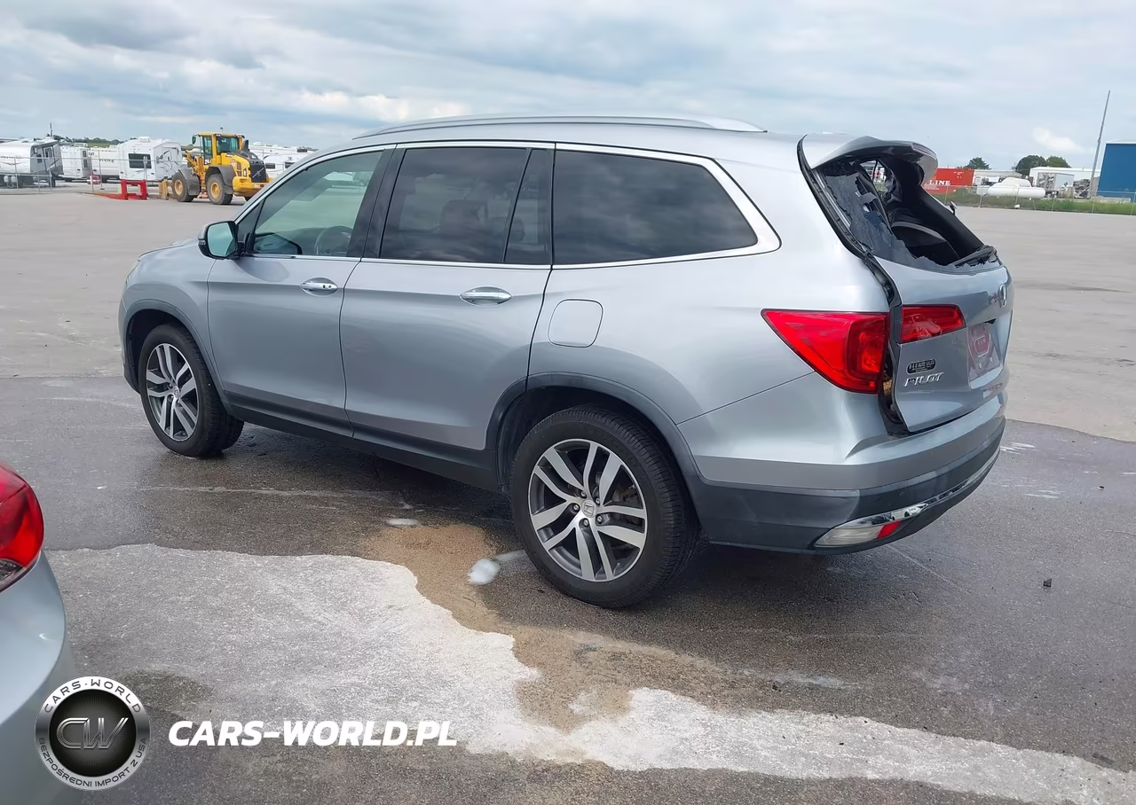 2017 Honda Pilot Touring VIN:5FNYF6H96HB076133 - 3