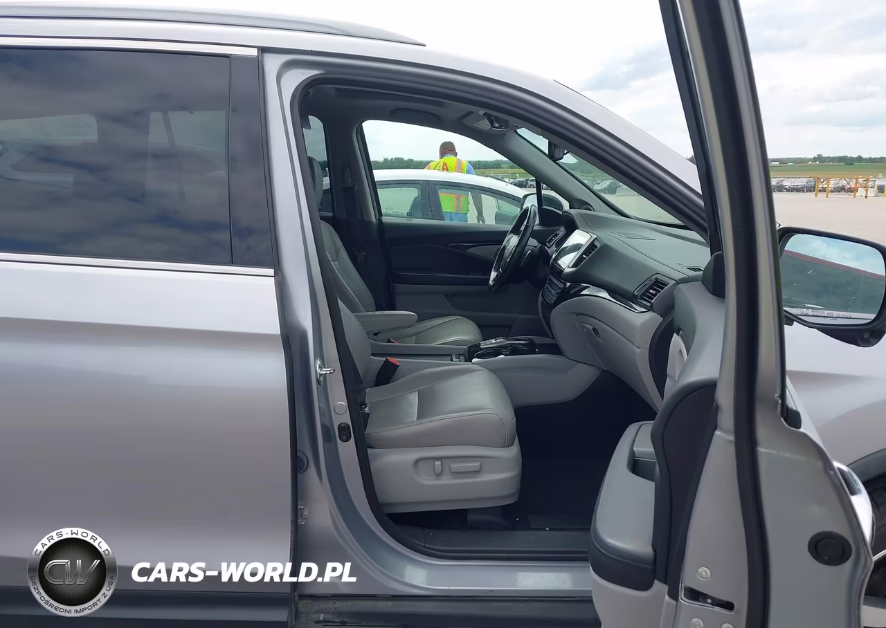 2017 Honda Pilot Touring VIN:5FNYF6H96HB076133 - 5