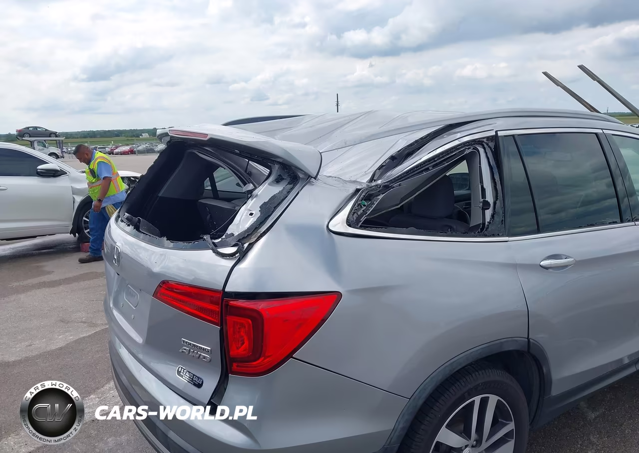 2017 Honda Pilot Touring VIN:5FNYF6H96HB076133 - 6