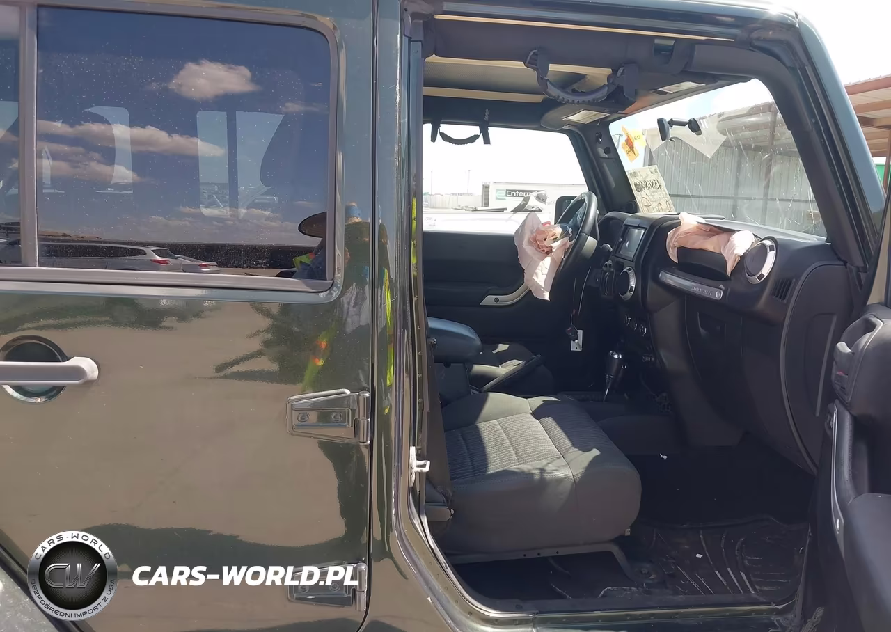 2011 Jeep Wrangler Unlimited Sahara VIN:1J4BA5H16BL595688 - 5
