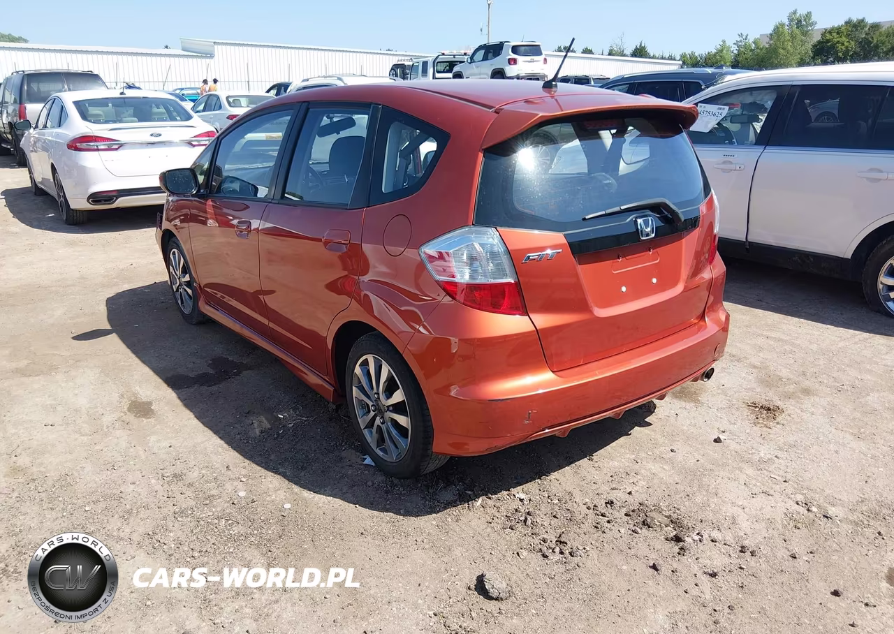 2012 Honda Fit Sport VIN:JHMGE8H67CC024563 - 3